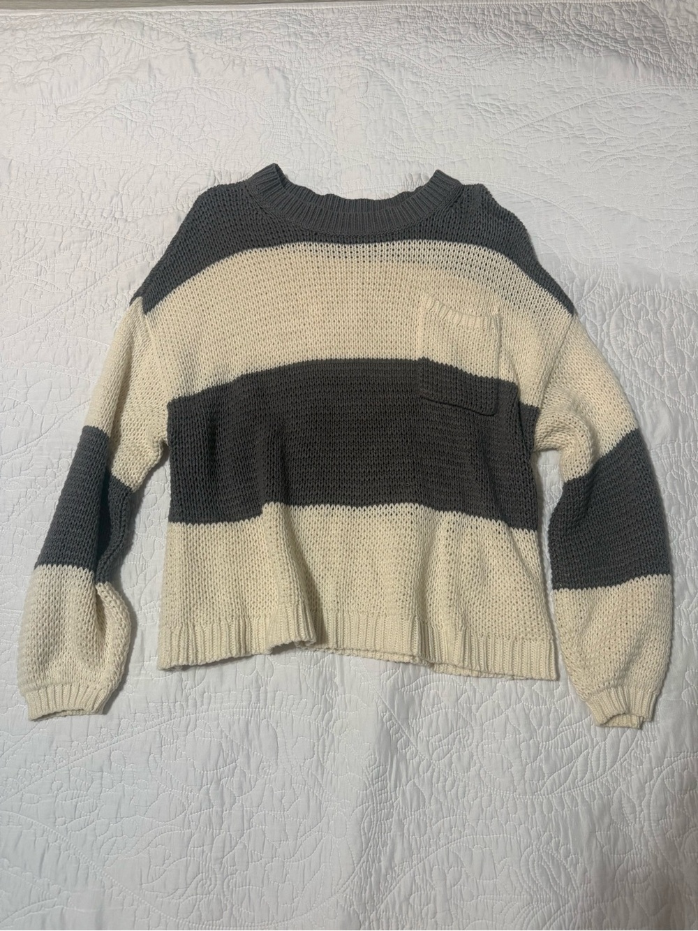 American Eagle Striped Crewneck Sweater in Cream and Gray